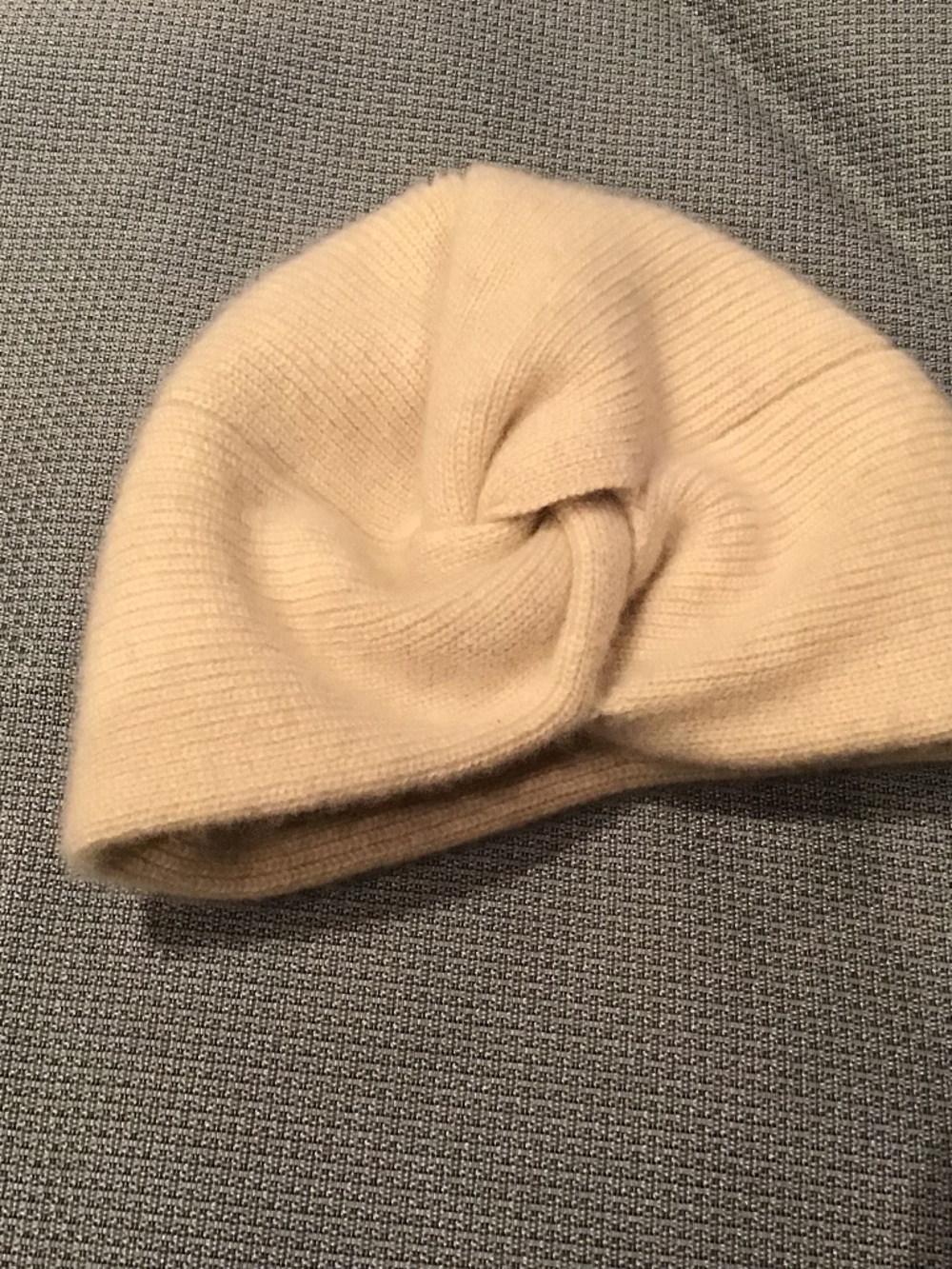 Alxiliary cashmere Aritzia beanie